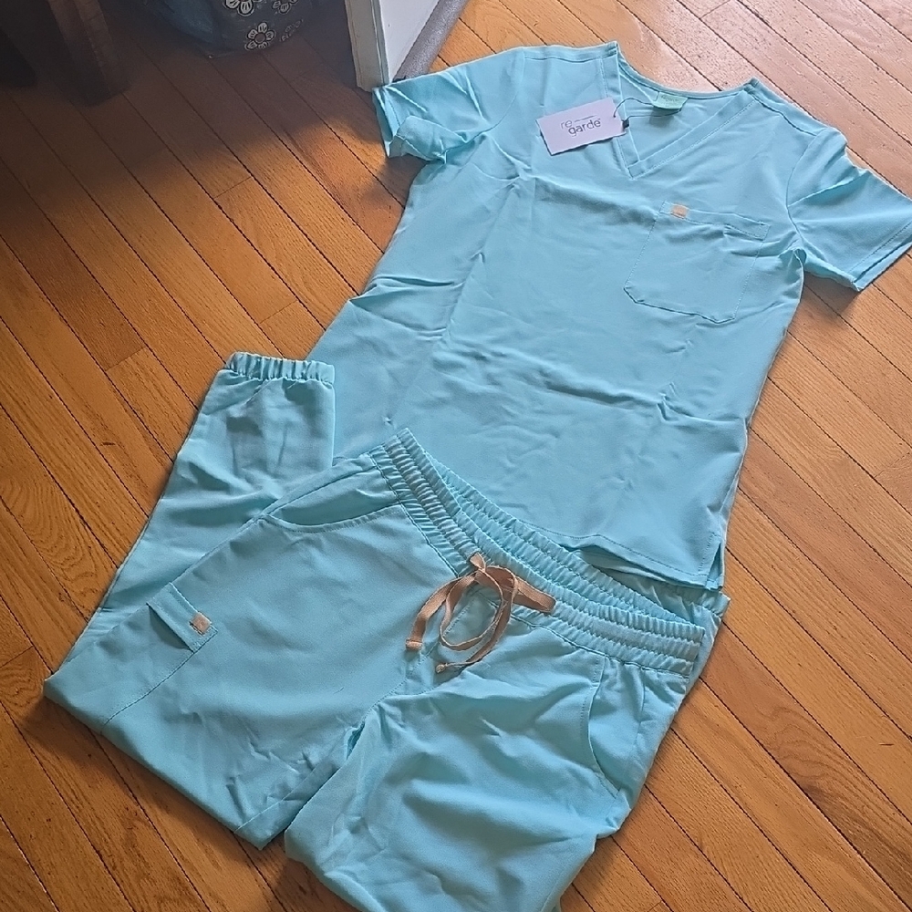 Light Blue Scrub Set Ocean Tide Garde Malade MEDIUM Petite NEW Rosie Gabrielle - Picture 2 of 6